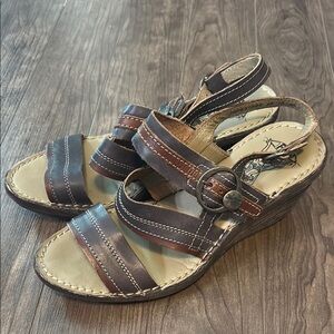 Fly London Salm Verde 631 Sandals